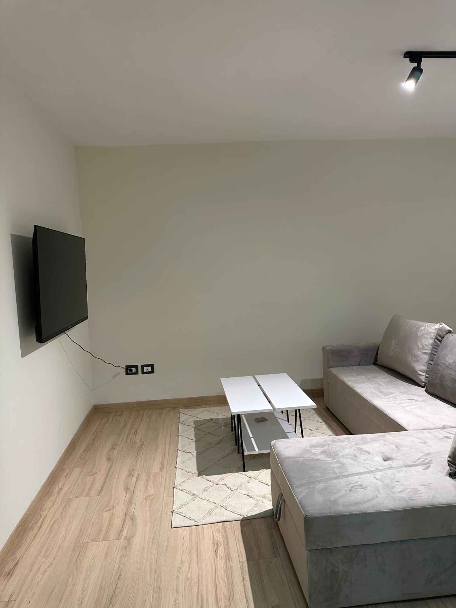 White Apartment, In The Center Of Tirana Exteriér fotografie