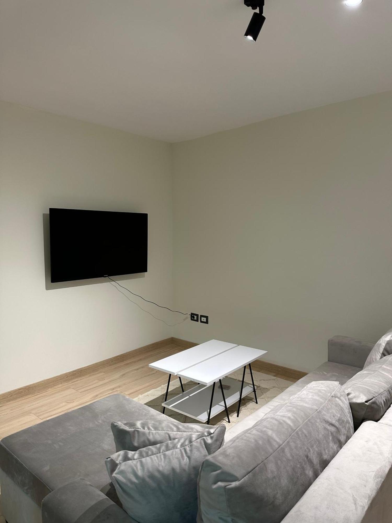 White Apartment, In The Center Of Tirana Exteriér fotografie